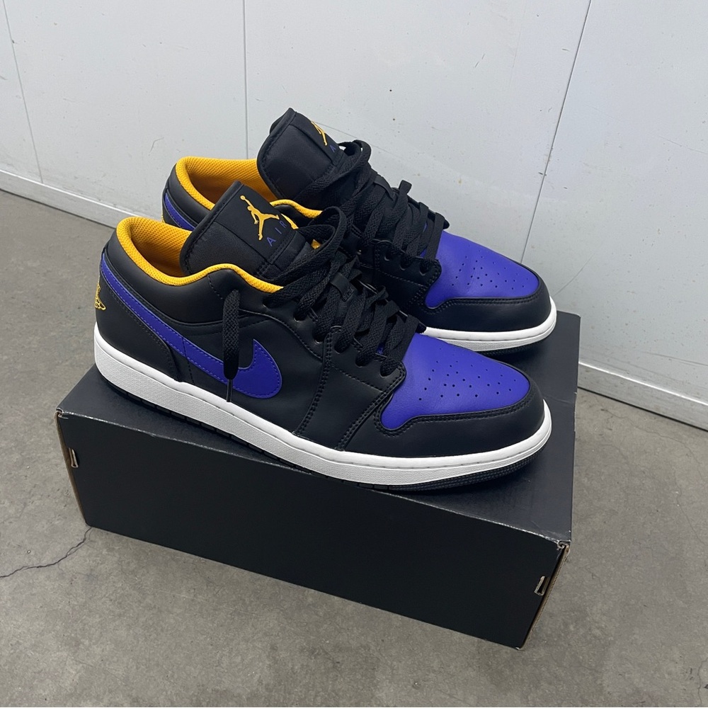 Air Jordan 1 Low Lakers